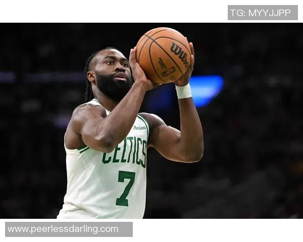 杰伦布朗华丽交叉步突破防线单臂劈扣点燃全场激情