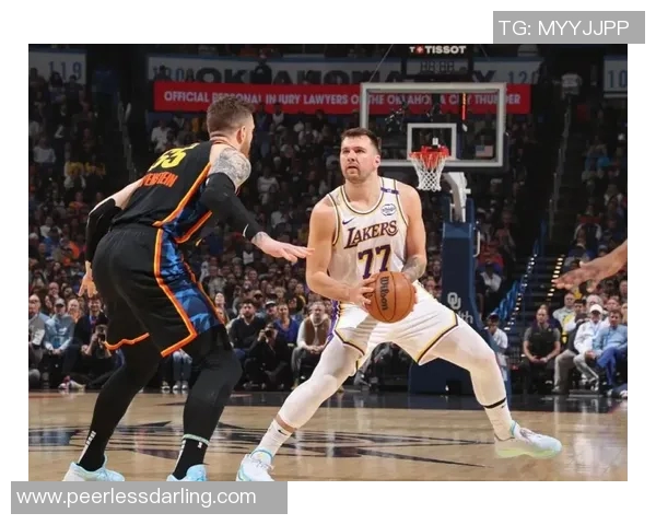 东契奇30+7+6 湖人大胜雷霆