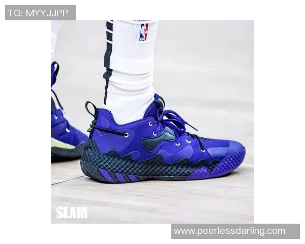 爵士科迪威廉姆斯媒体日穿SLAM联名鞋步行者马修林选择Crazy8Low